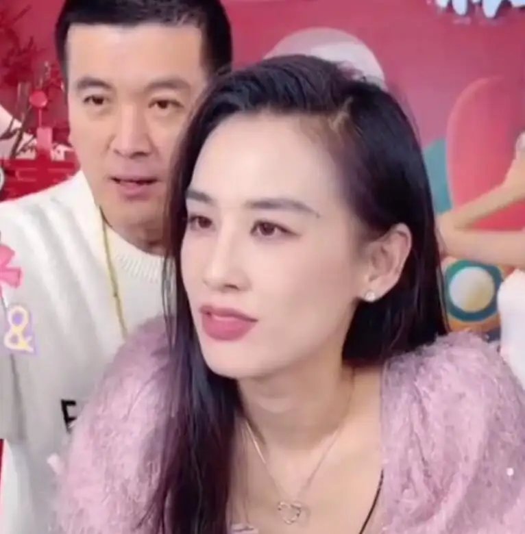 杨子说直播求婚被黄圣依骂了五分钟 杨子透露自己直播求婚被黄圣依骂了五分钟，他说黄