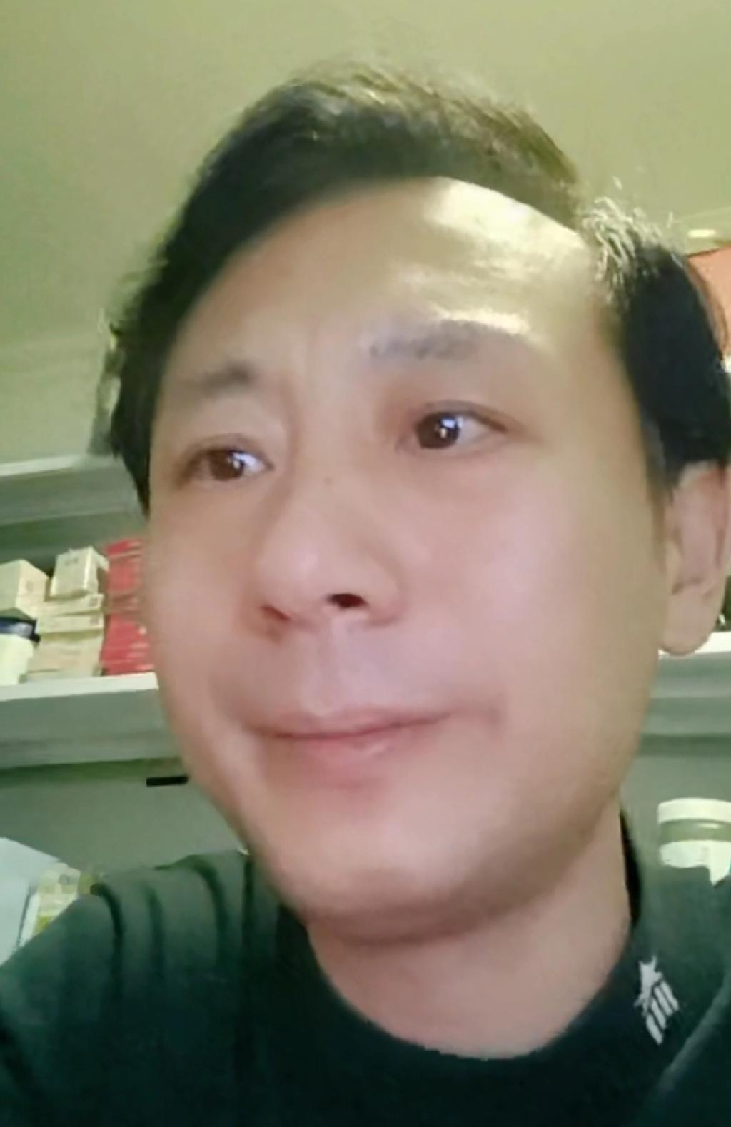 28案追真路上，内耗最让人无奈。张伦巴一天连发十几条动态，内容都围绕老汤，这波操