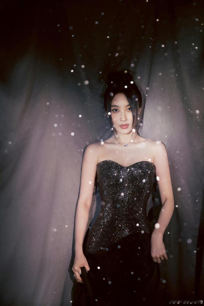 李菲儿直播也有冷静期  原来李菲儿的直播之路并非一帆风顺，冷静期后的她将如何在节