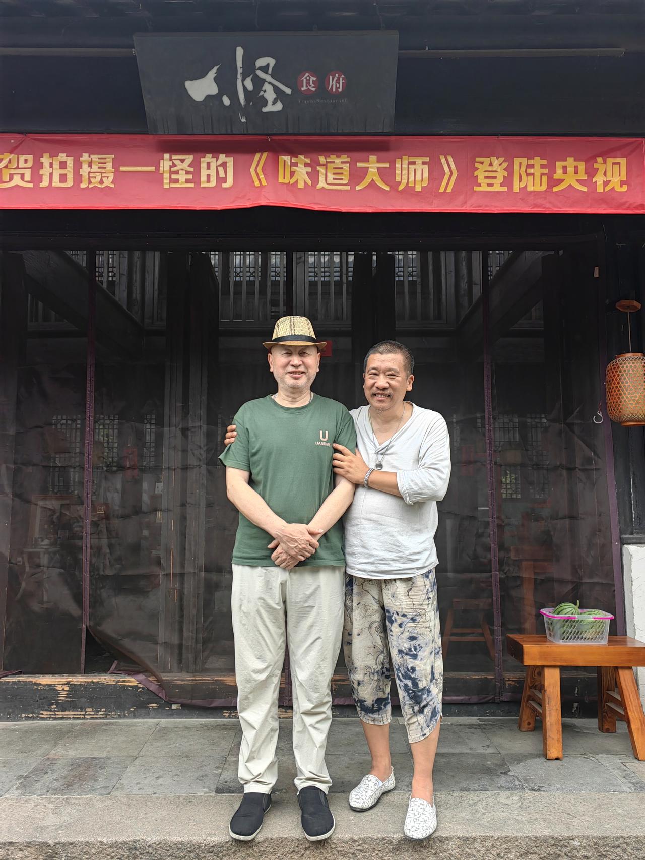 于雷，职业‌电影编剧‌、小说家。其原著小说《朝内81号》被改编为电影《京城81号