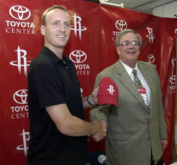 火箭队2003年的新队标一直保密直到丰田中心开放📸休斯顿火箭nba常规赛休斯顿