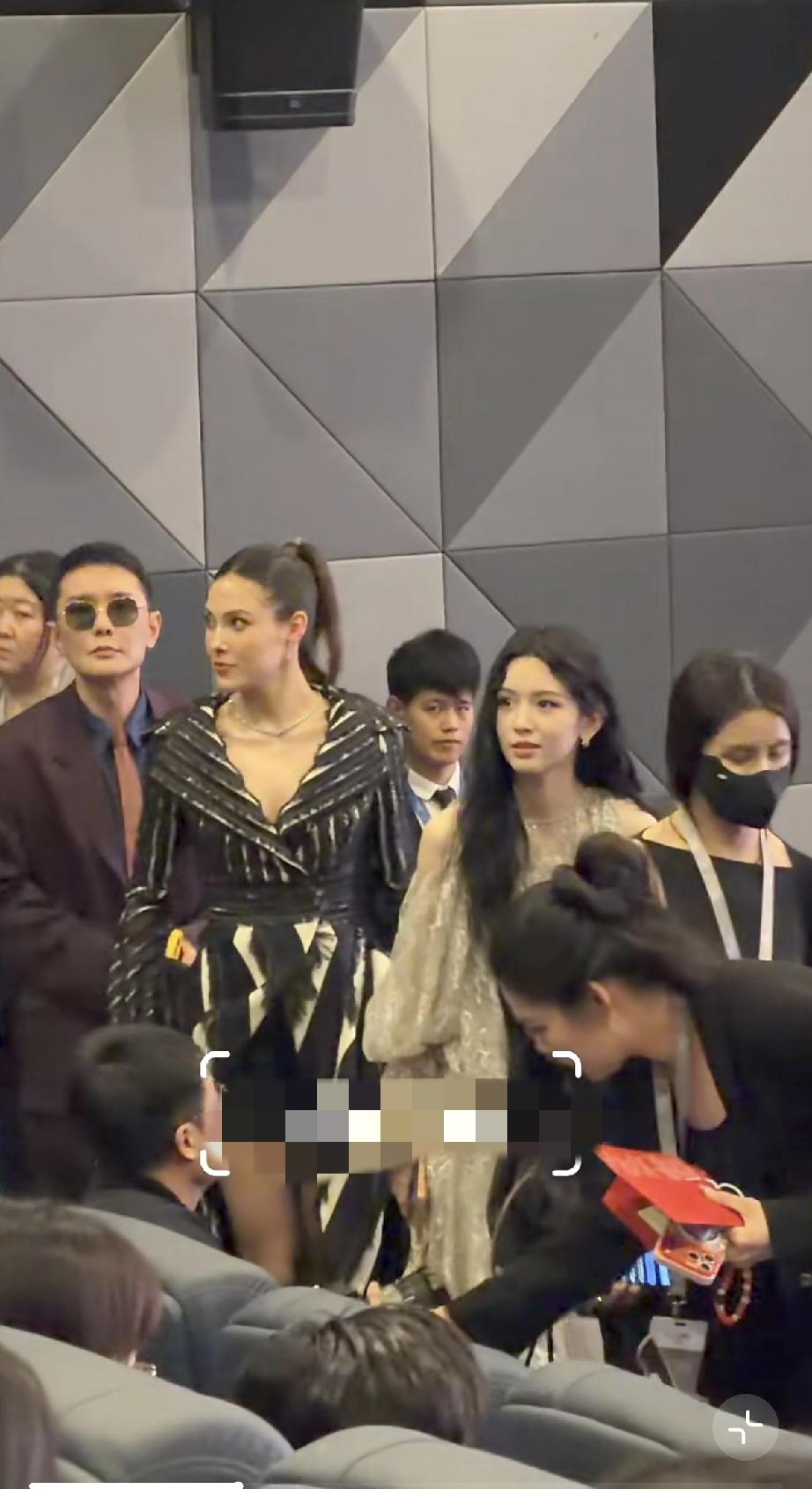 4月10日，谷爱凌现身上海参加《穿普拉达的女王2》主创见面会活动，23岁的她虽然