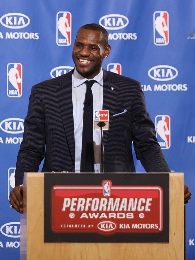 2009年的今天，詹姆斯拿到第一个MVP！詹姆斯GOAT