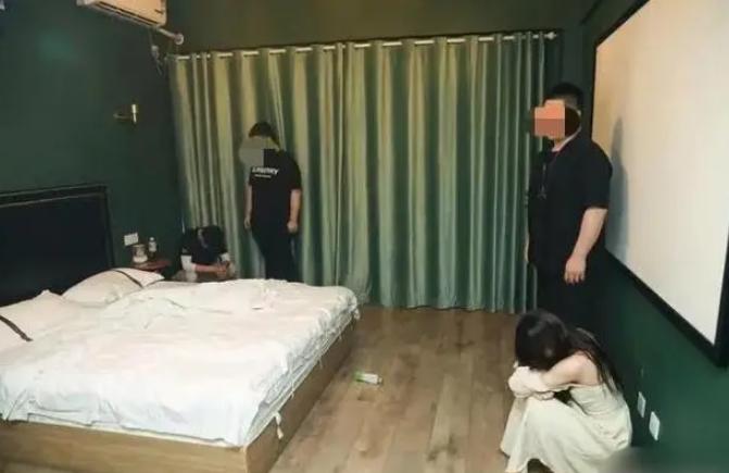 “师德败坏”还是执法过度？贵州毕节，27岁小学男教师凌晨进入足浴店，花398元点