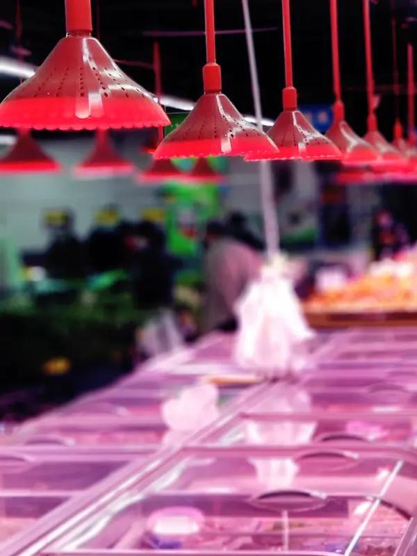 【市场监管总局发布公告，拟禁用“生鲜灯”】
        市场监管总局拟禁用“