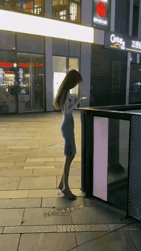 真开眼了！
原来现实里真有“纸片人”
 
活了几十年，总以为“纸片人”“面条人”