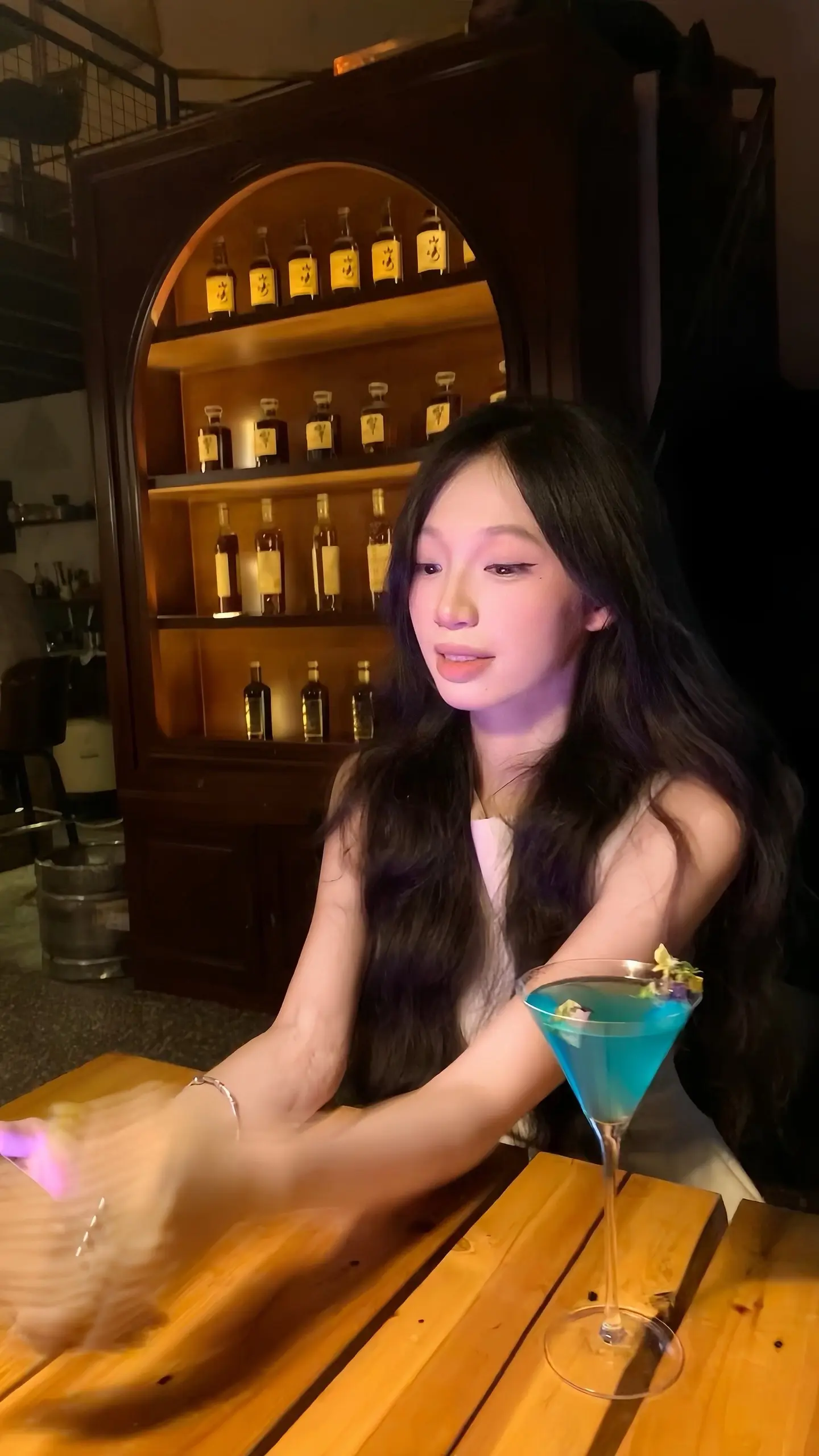 我渴望的陪伴和爱都太理想化了 或许根本不存在 也可能是我没运气