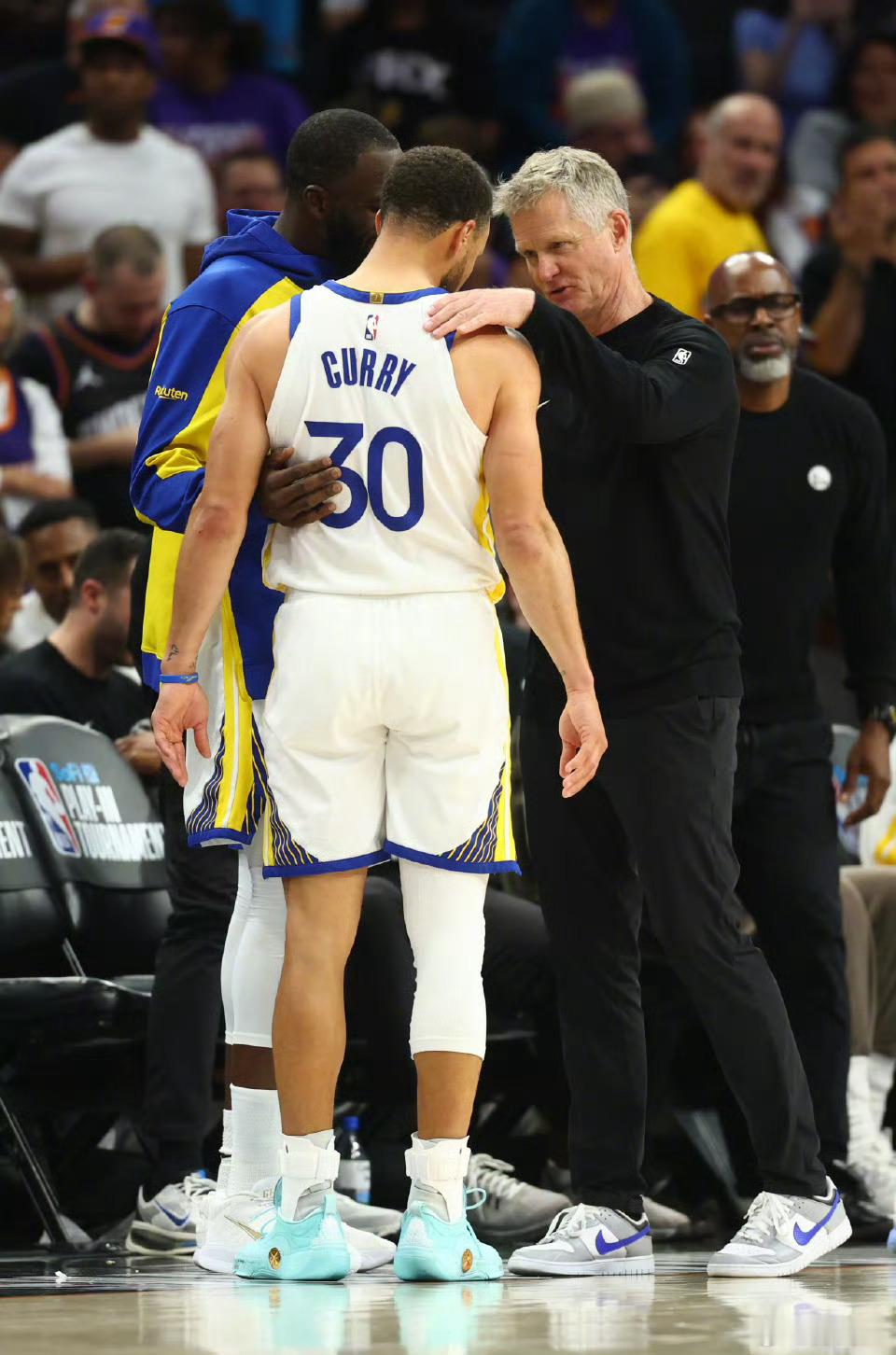 这个画面如果汤普森还在会更完美，不知道勇士内部是谁教唆交易汤普森的 