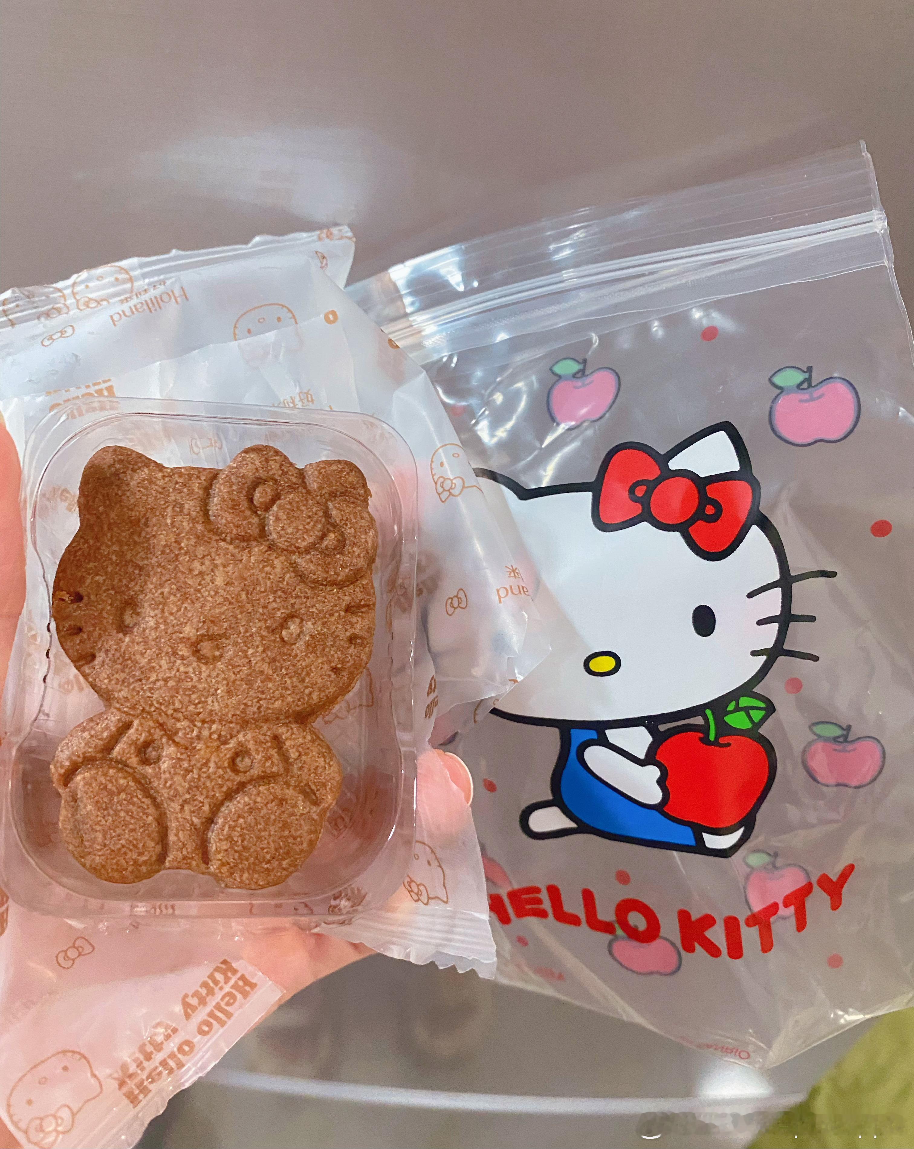 今日份没有一顿正餐的晚安Kitty🍪#晚安# ​​​
