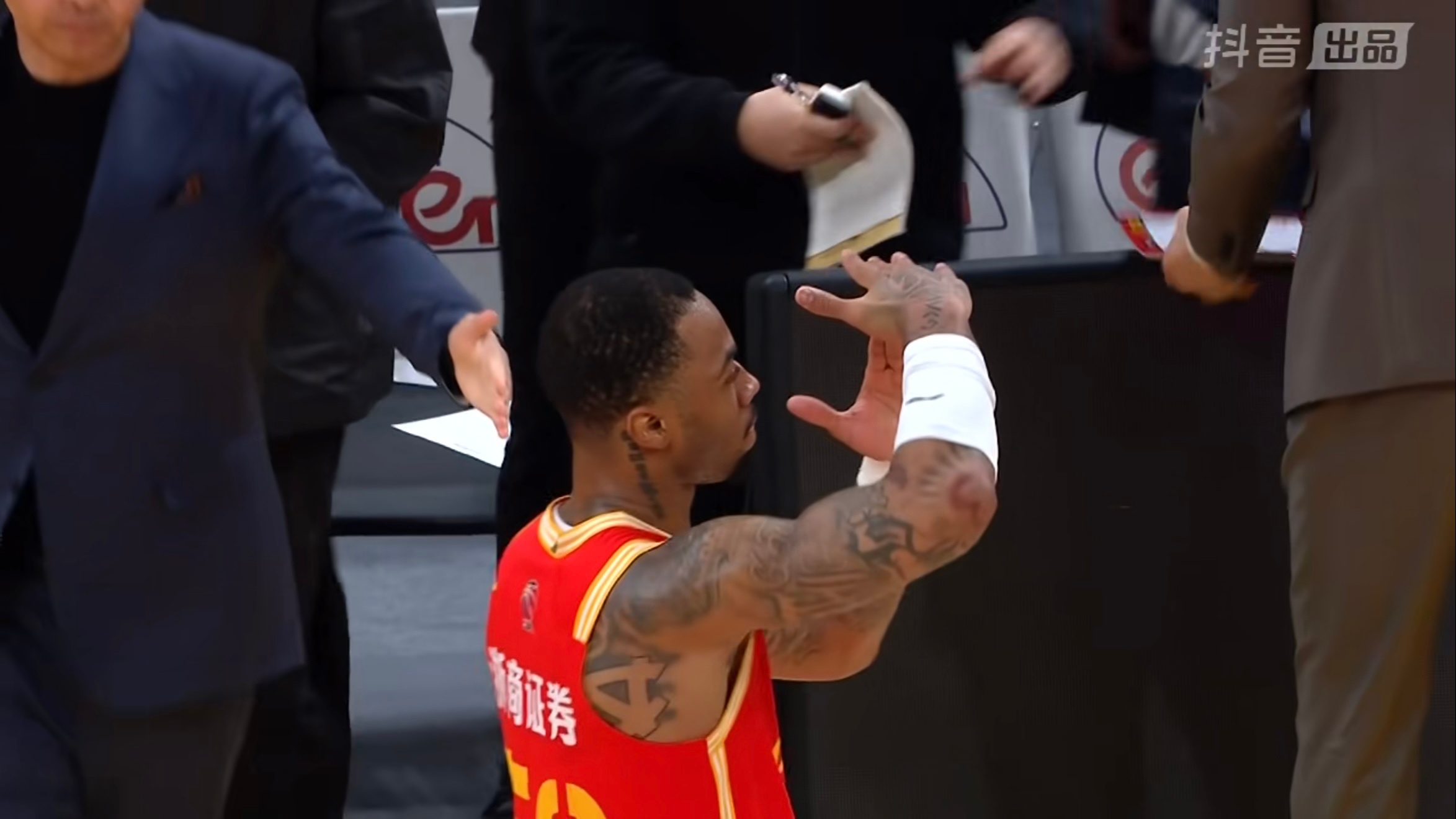 塔克复刻巴特勒名场面：你们该叫暂停了广厦男篮vs北控男篮