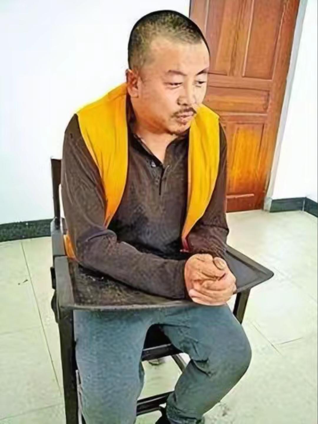 轮椅刑警看《潜伏》认出13年真凶
 
2011年，黑龙江齐齐哈尔市一名瘫痪13年