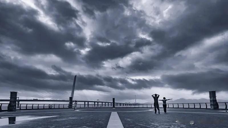 世纪风雨下不休；风雨兼程归舟途、
远方雾雨水中月、青青秋雨未见行、
风花雪月漸圣