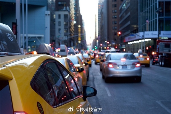 【67岁老人闯红灯遭三车连撞多处骨折】大连67岁老人骑车闯红灯遭遇三车连撞连锁事