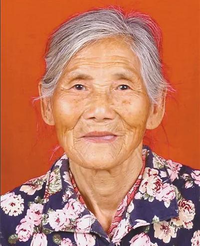 唐才英，女，汉族，1936年1月生，初中学历，江西省新余市分宜县分宜镇府前社区居