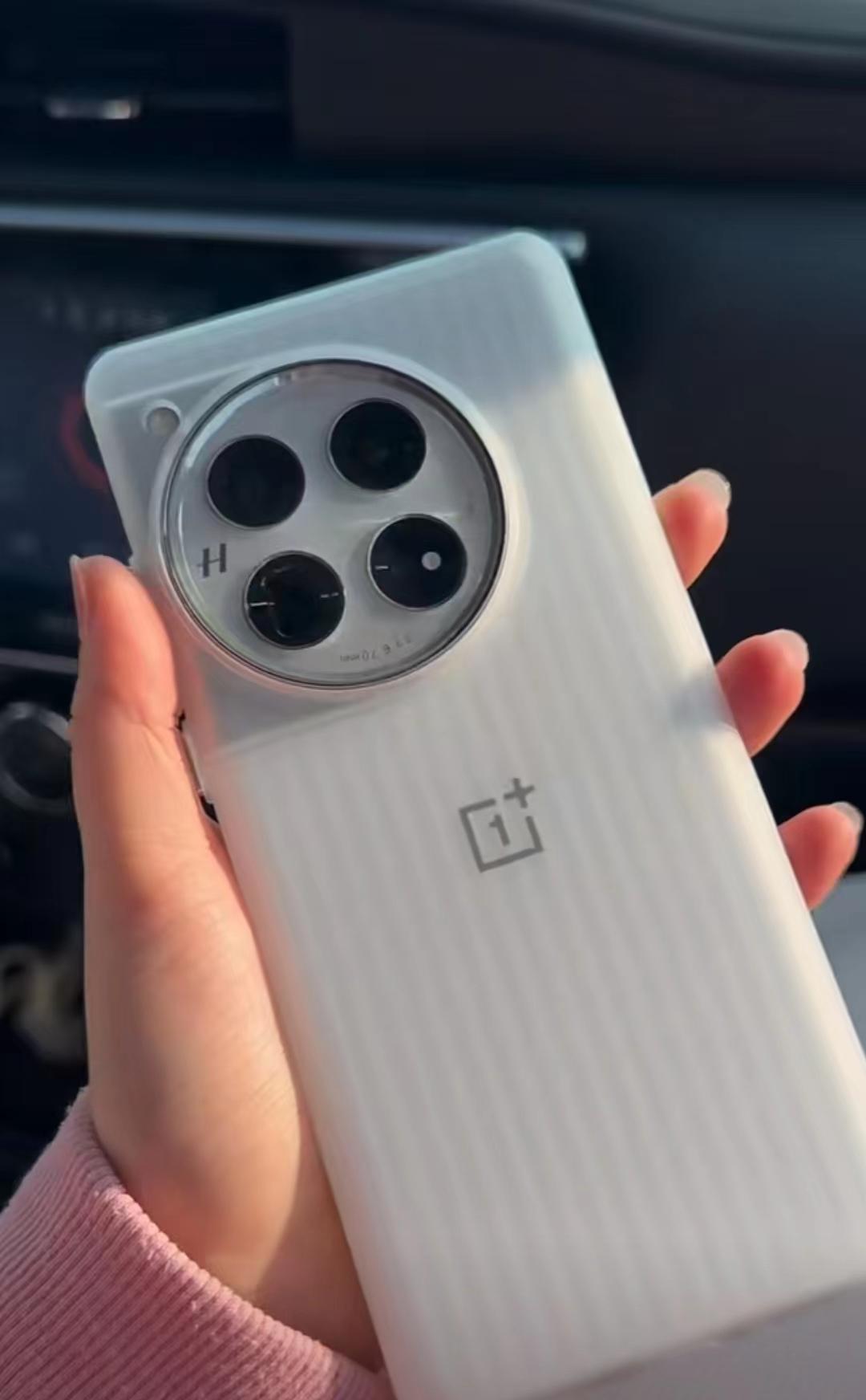 涨知识了！一加12的续航之所以这么强，原本LTPO是很重要的，以后没有LTPO自