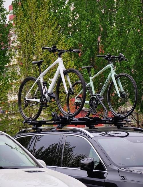 小米澎程N90 Max 二三排极致前移的情况下还能放下两辆公路自行车，无需折叠或
