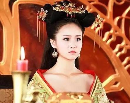 公元319年，羊献容第六次当上皇后，新任丈夫刘曜问她：“我和你前夫司马衷比起来，