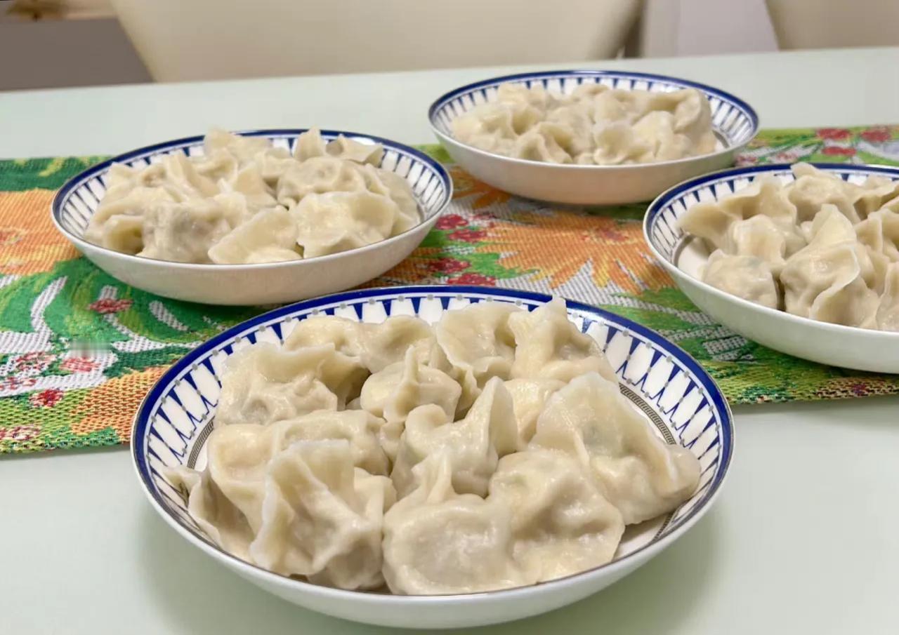 
国庆不想出去被挤着玩，觉得还是待在家里舒服。已经待了三天了，终于体会到了那种缓