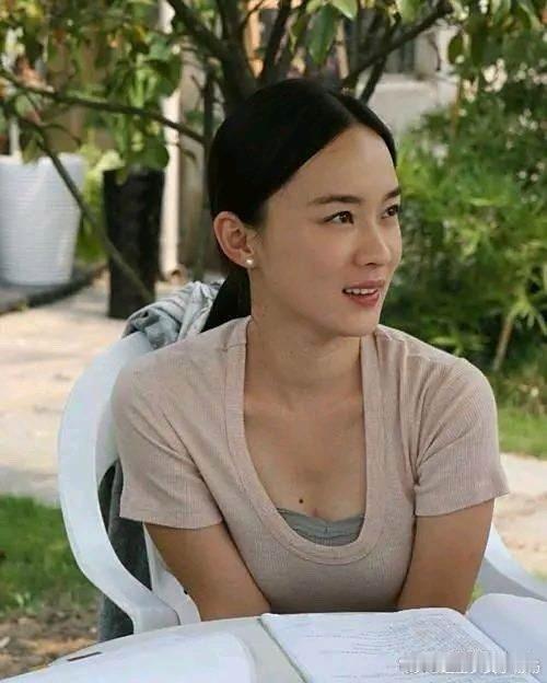 如果纯欲这个词早出现十年，那最适合的内娱艺人一定是霍思燕 ​​​