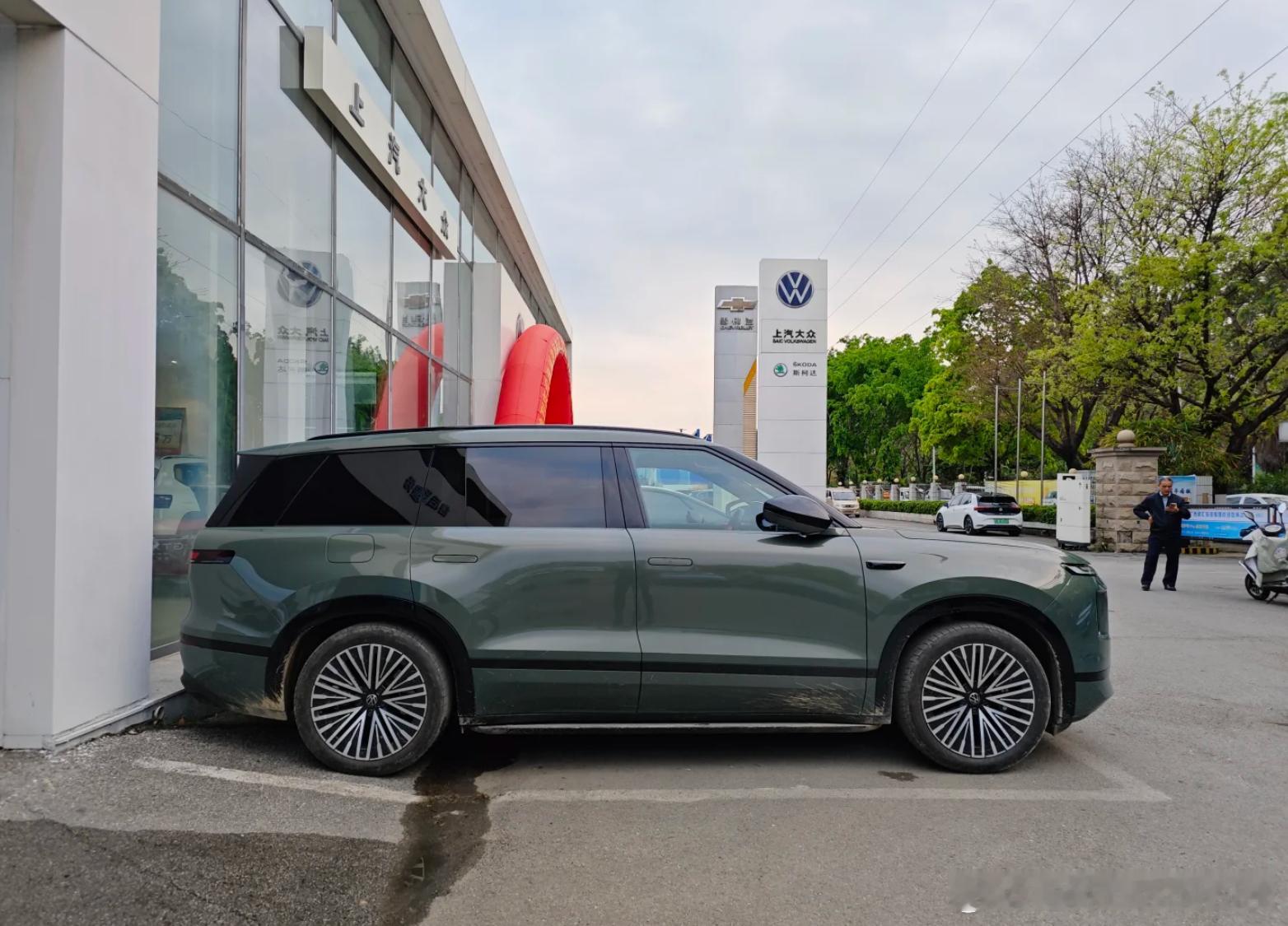 试了大众王ID 9X，转弯半径小，空间大！ 