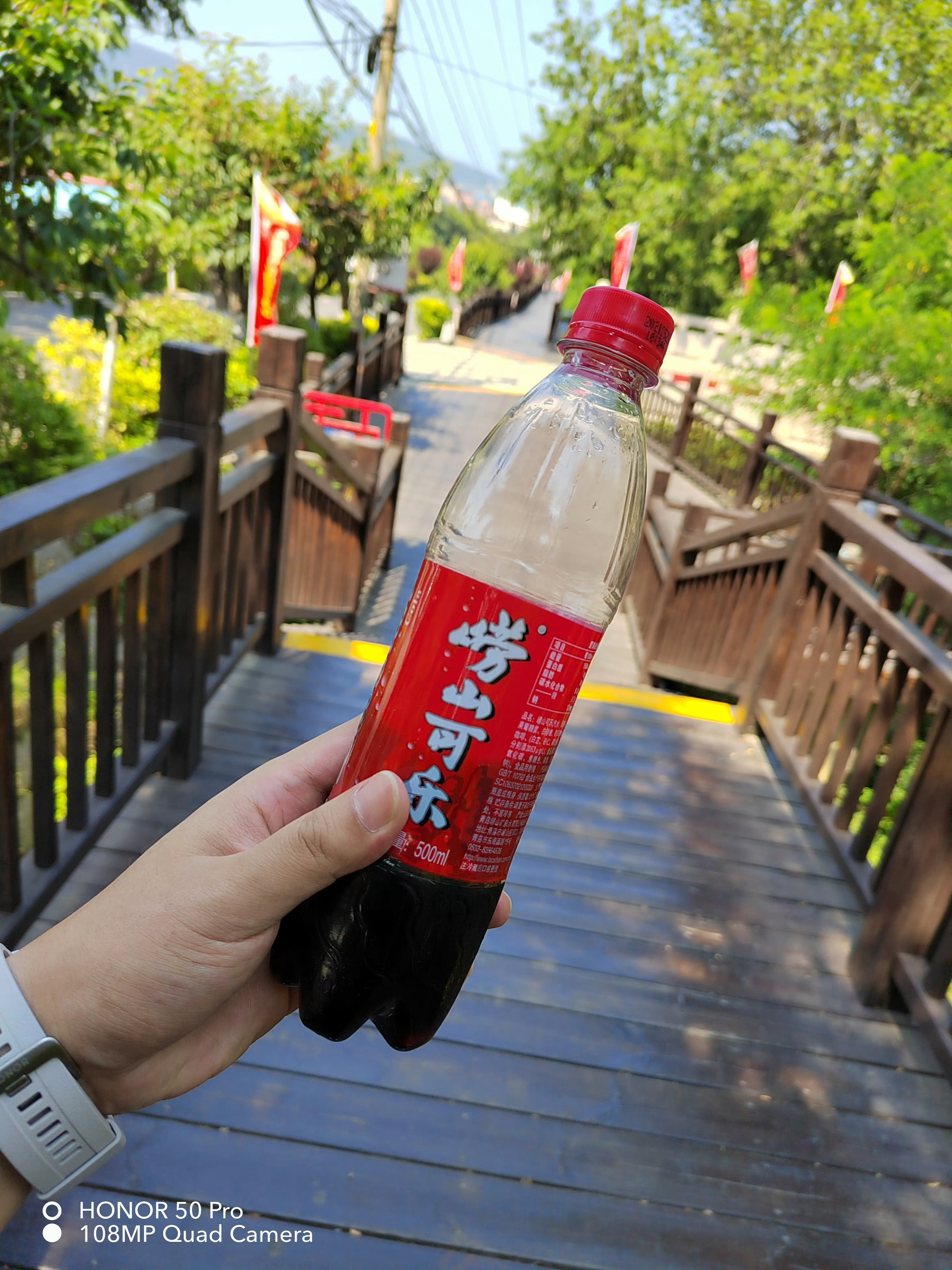崂山可乐我爱喝崂山可乐，前几年去青岛旅游的时候除了青岛啤酒之外，崂山可乐可没少喝