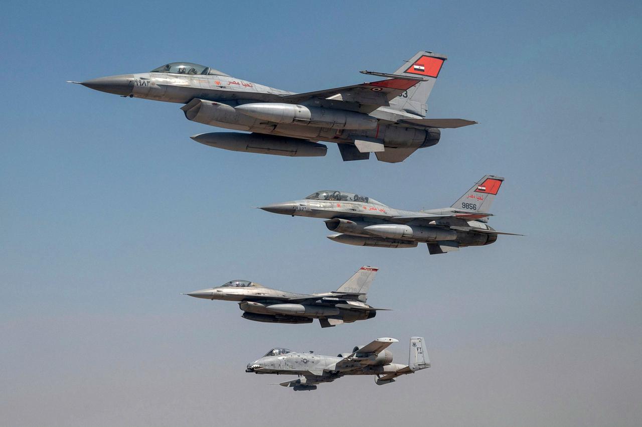 不要再幻想，埃及大军出兵打击以色列了！埃及100架新型战机订单，已经说明了，埃及