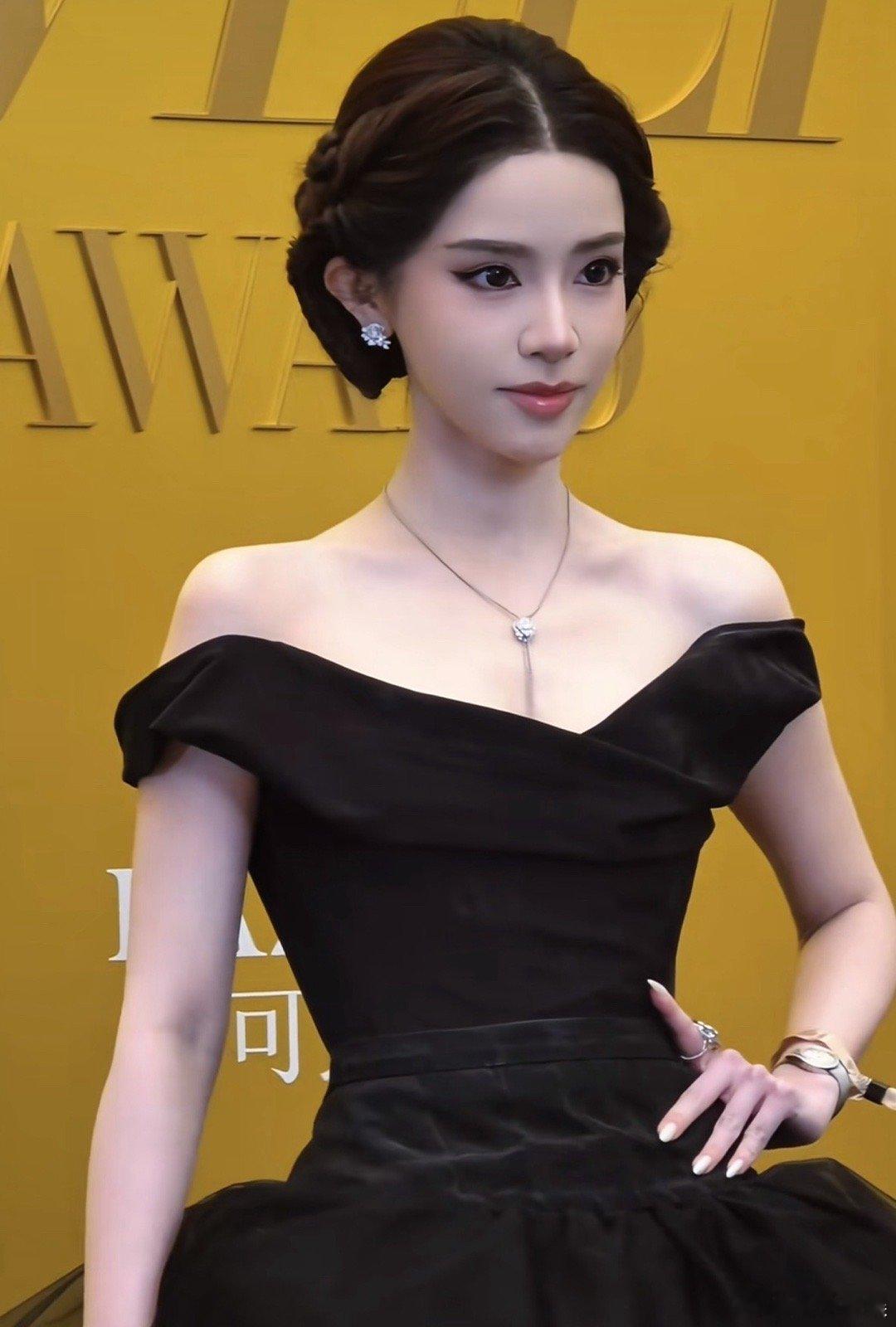 迅猛龙特蕾莎颜值真的不输女明星，一点也不网红脸 