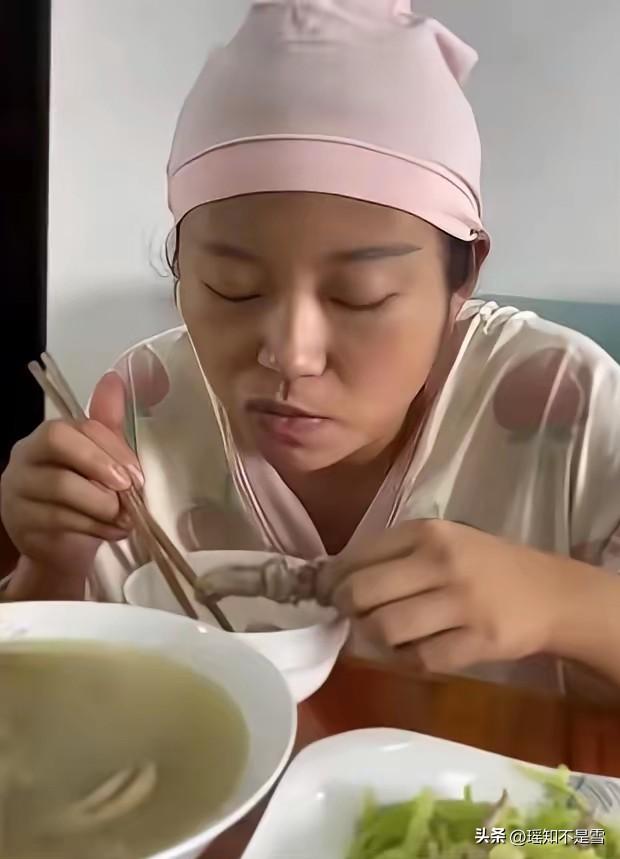 2022年，湖南，一女子生完孩子后，婆婆14天炖了13只鸡给她吃，女子吃得想吐，