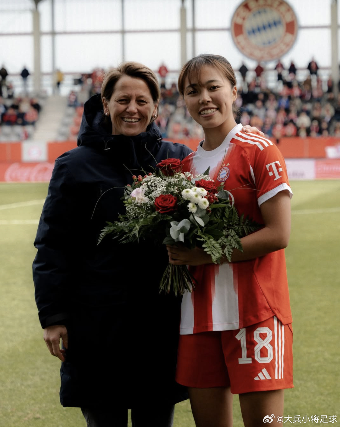 昨天女子德甲第21轮，拜仁慕尼黑对纽伦堡赛前，谷川萌萌子因赢得女足亚洲杯 冠军而