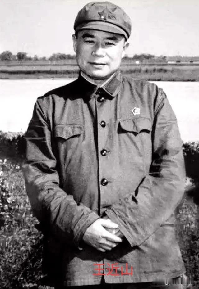 1978年，开国中将王近山病危，临终前将年仅14岁的小儿子托付给老部下郭涛，叮嘱