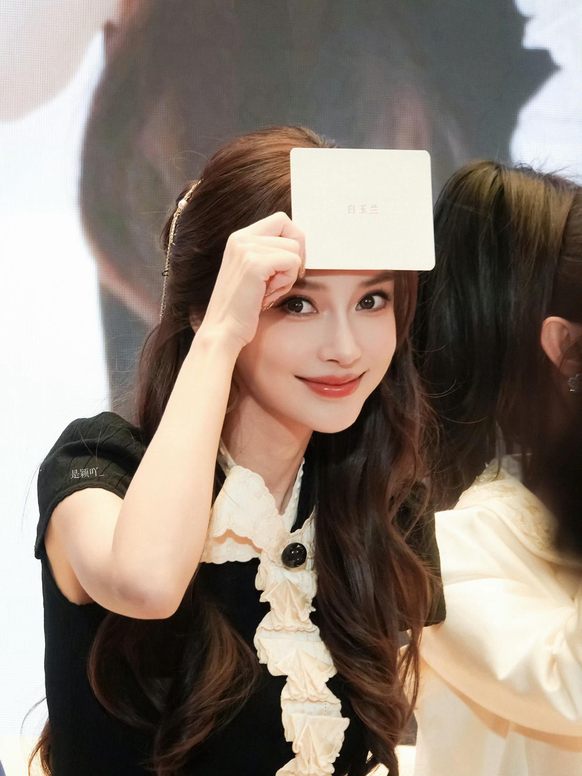 Angelababy梦回贝微微2026年再看Angelababy的校园造型，依旧