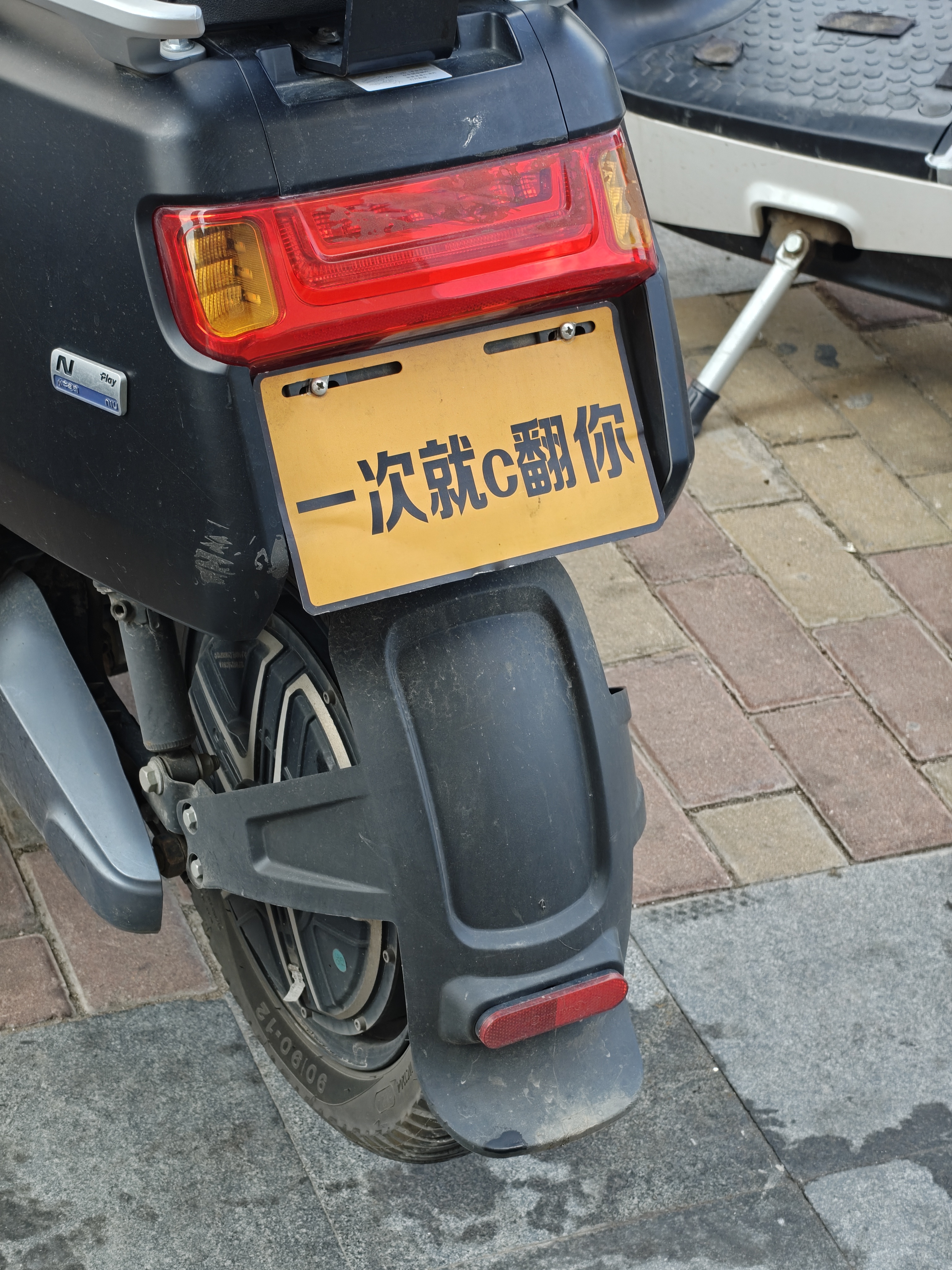 外卖小哥这车很nb嗷 