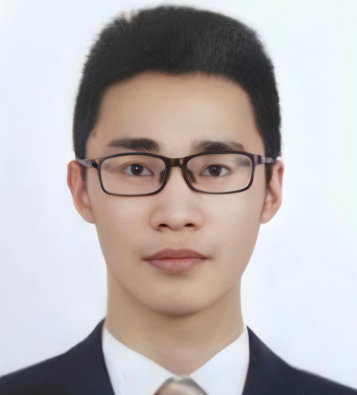 2020年，西安交大24岁研究生突发脑溢血去世，父亲为其收拾遗物时，其银行卡内余