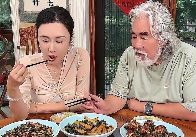 相差31岁却过成“女强男弱”：杜星霖再谈备孕第五胎，张纪中只纠正一句，婚姻账本究