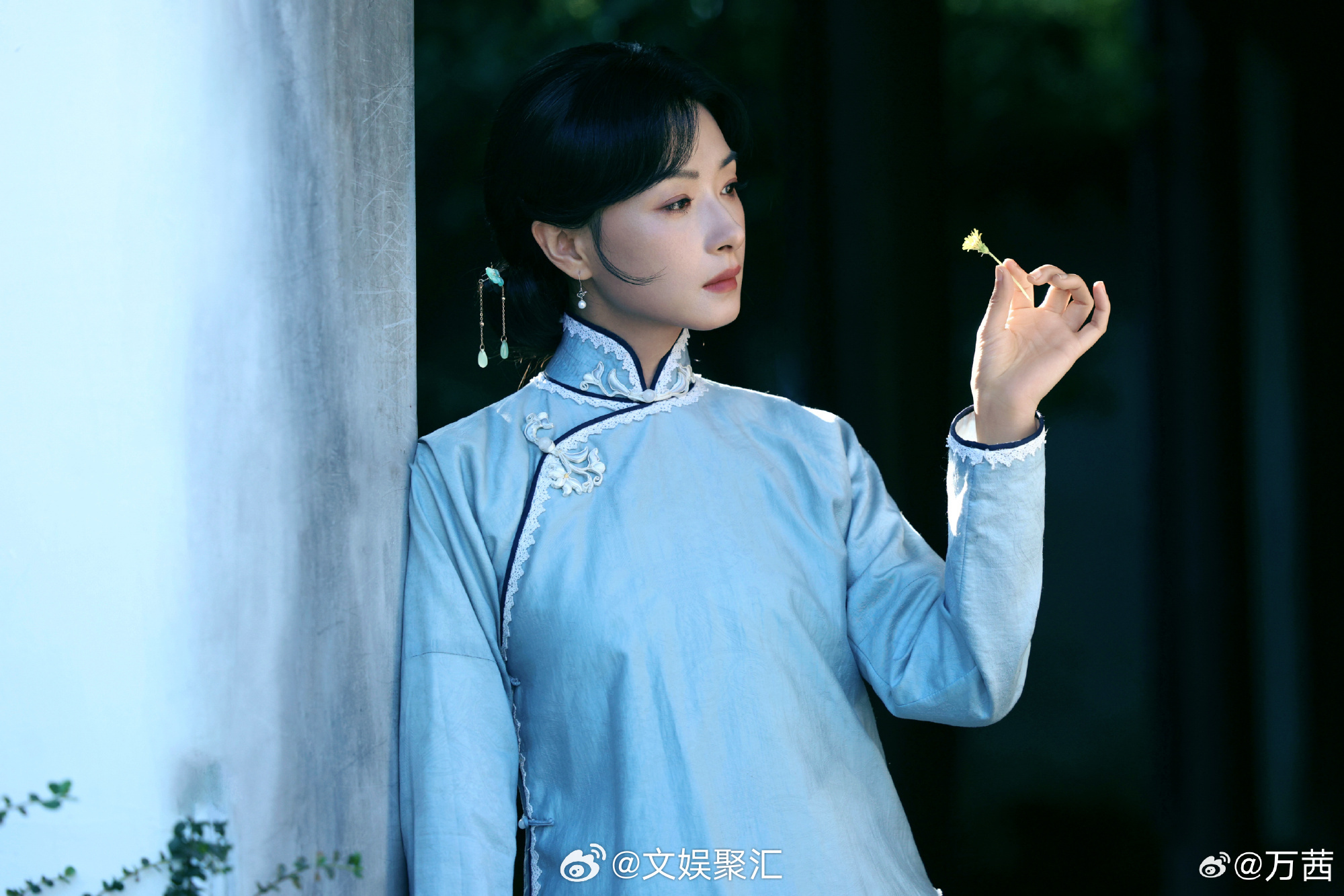 万茜民国风完全白月光万茜民国大家闺秀仪态一静一动皆如画！万茜民国风完全白月光，温