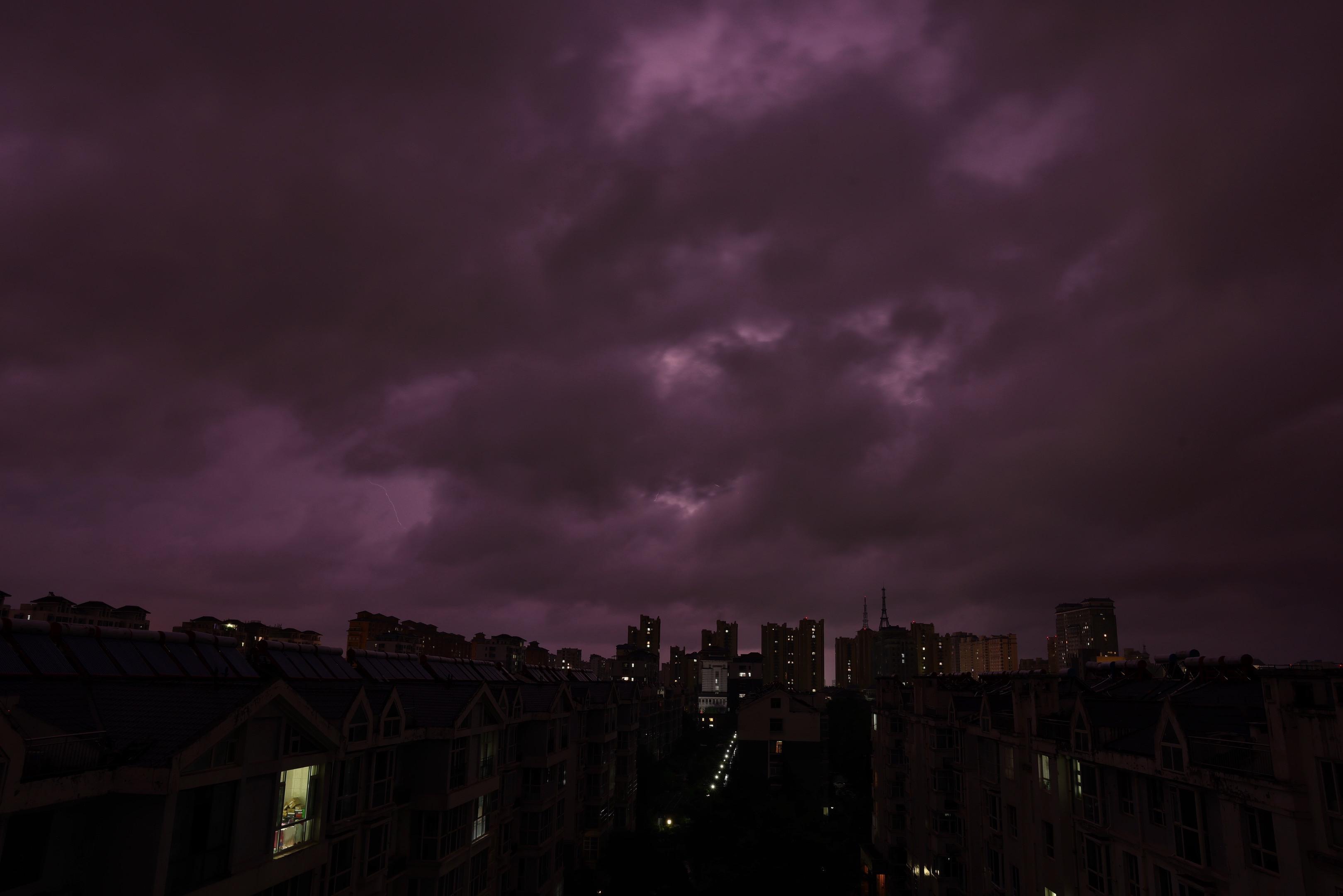 天上地下都在斗法…… 