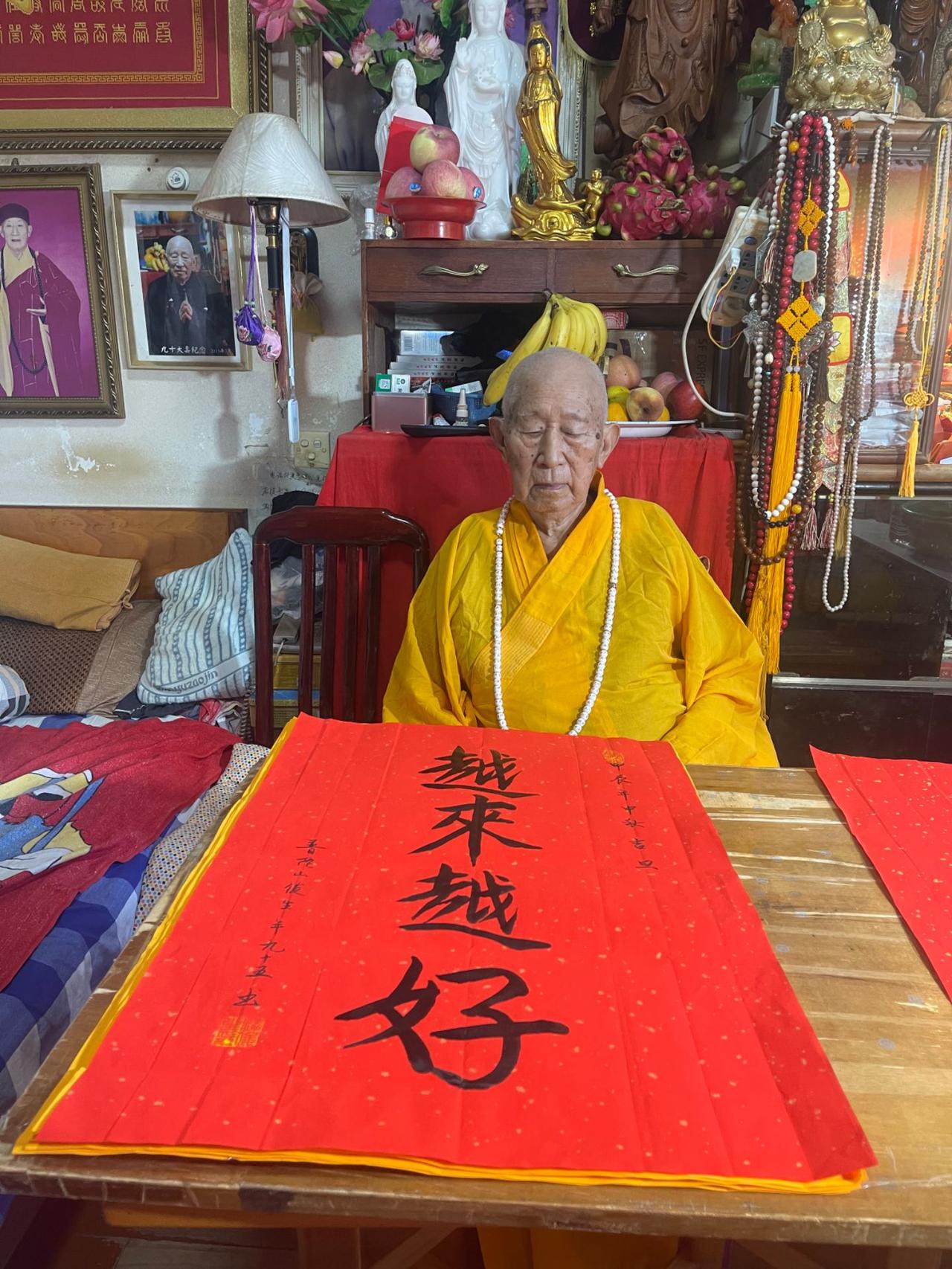 普陀山是圣地，海天佛国，“一方净土，三柱清香”，“来了就好，好了再来，越来越好”