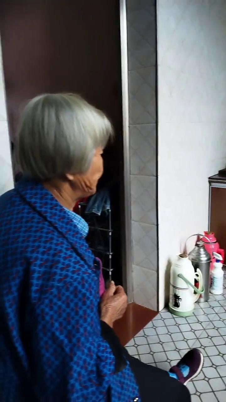 小日本鬼子家这样。
太困了。
真是尴尬，那么高的条件是吧？
他说的。
随便弄的四