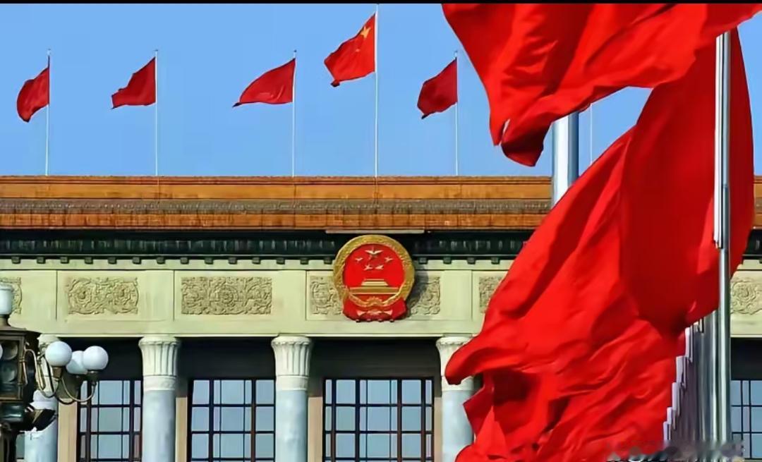 竭力主张把"水、电、气、路"以及关乎民生的国有企业全面私有化的人不是蠢就是坏。