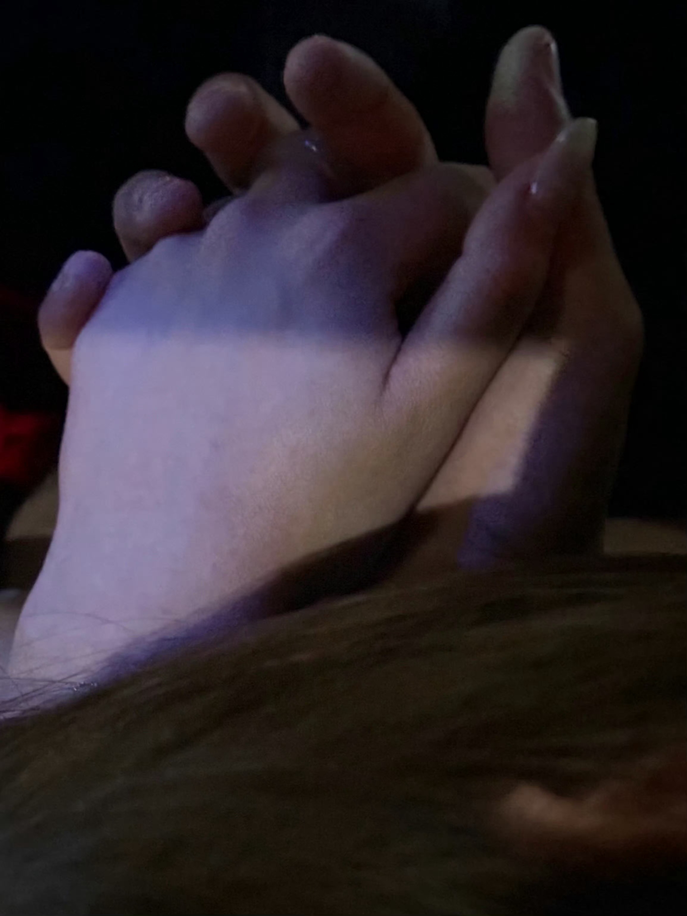 世界各地不同的街道上，街上走着的每一个人 内心都有伤痕，大家都辛苦了……  龙港