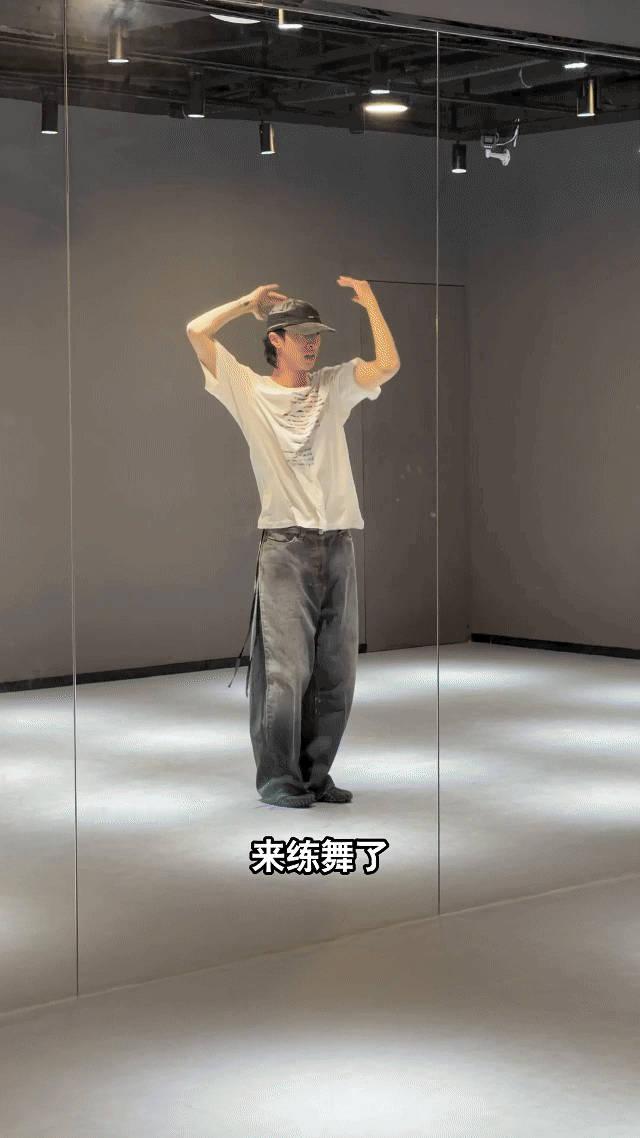 恩利筹备大眼音乐节刷到恩利筹备大眼音乐节的消息，瞬间期待值爆棚！能感觉到他是真的