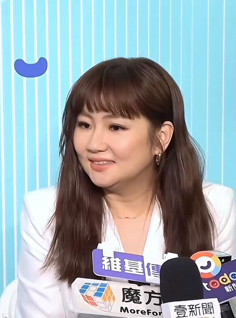 Selina被炸烧伤后，
这么多年能治疗到这个程度已经很不错了吧。
俞灏明好像比