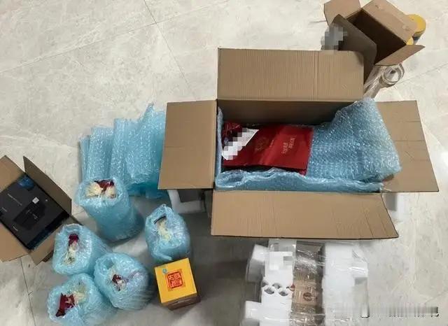 杭州王女士最近求职，碰上一场“正装出镜、流程严谨”的视频面试。对方先问基本信息，