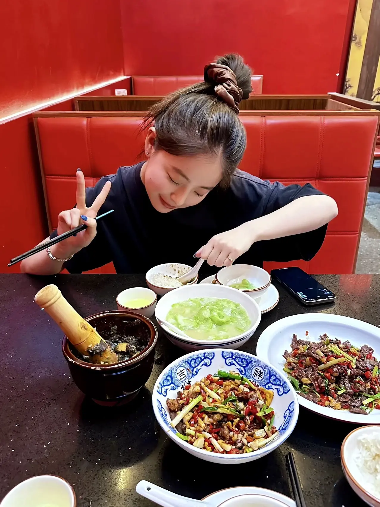 我再也不奢求幸福了 我就希望我自己可以吃好睡好玩好 就这么简单.