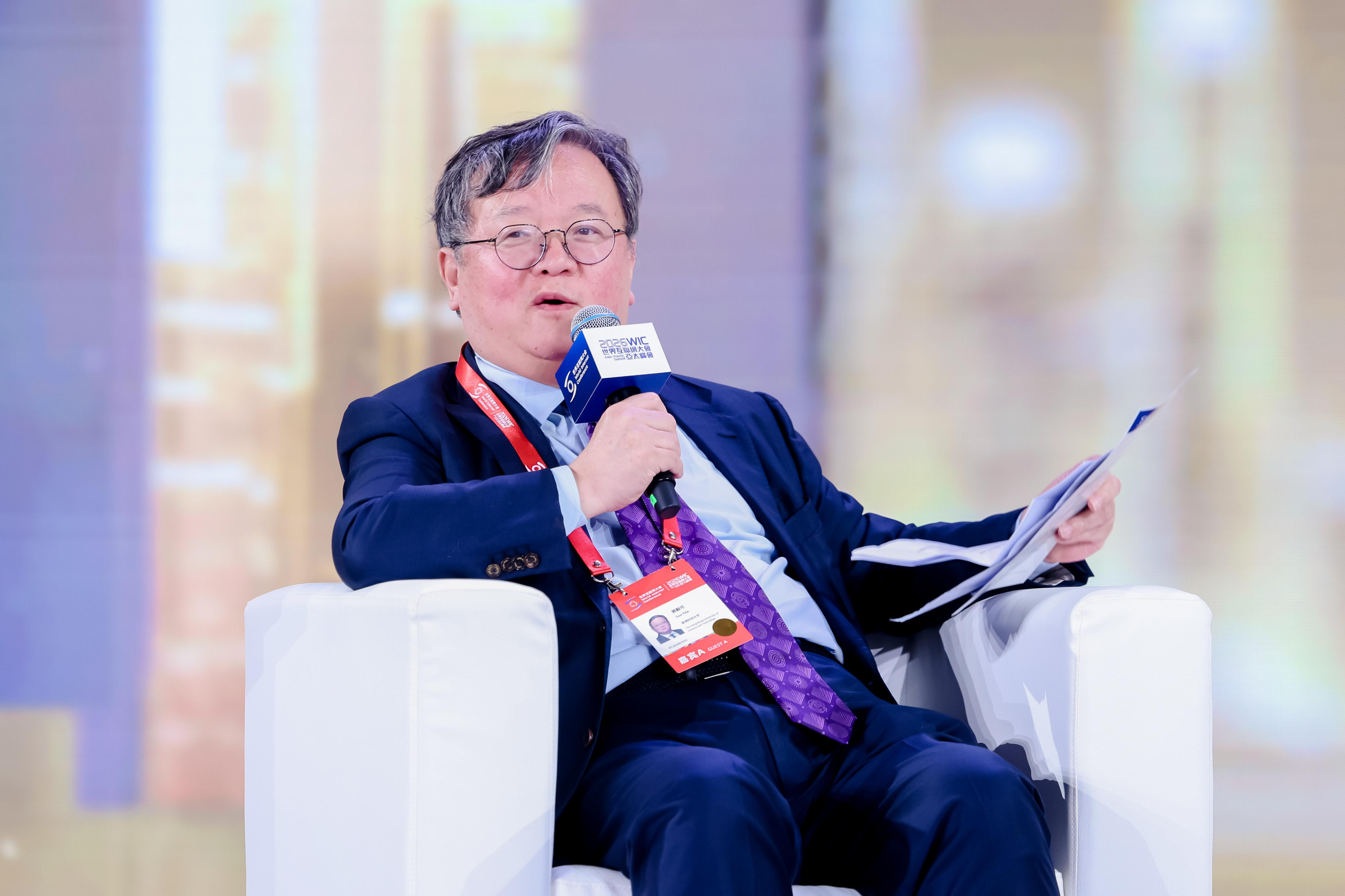 #郭毅可说自身不进化总骂AI没道理#【智能体冲进校园，该怕AI还是该换活法？专访