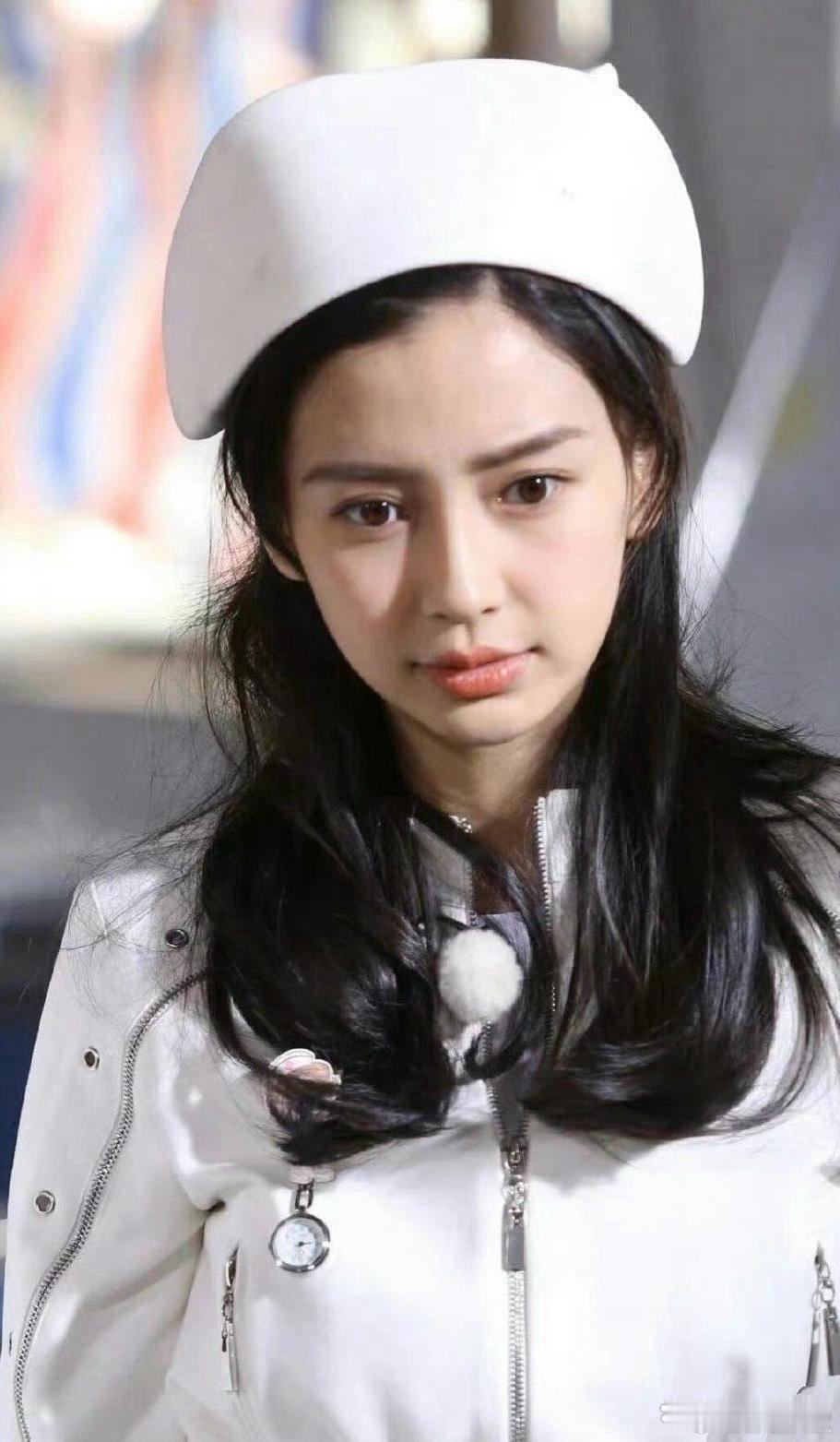 无论何时，都不能说Baby的颜值不高，她即使不洗脸不化妆也依旧美丽动人 
