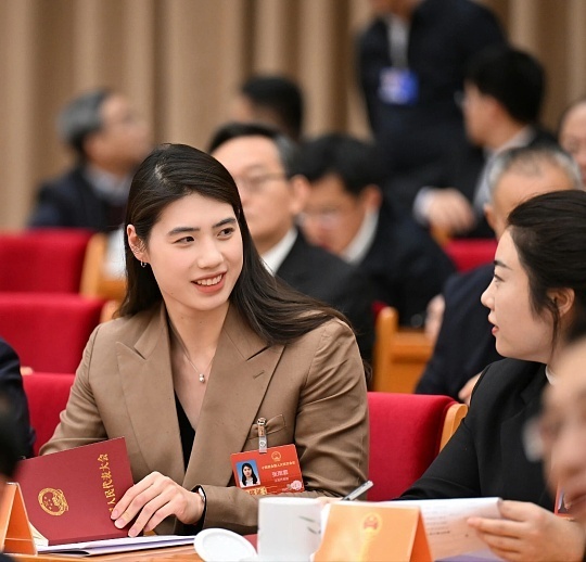 张雨霏鼓励年轻人勇敢试错张雨霏鼓励年轻人勇敢试错真的太温柔又有力量了，她用自己的