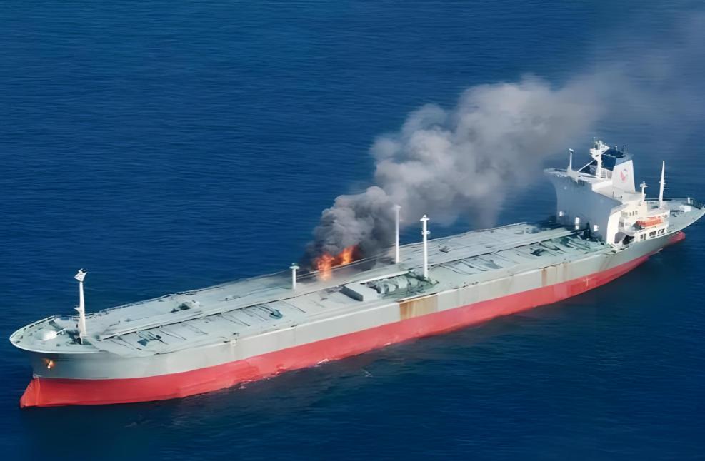 借题发挥？乌克兰咬定是无人机击中了中国货船。

5 月 18 日夜，黑海海域的平