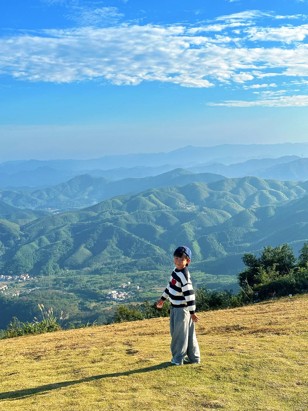 太酷了‼️开车直达的山顶露营🏕️风景视野绝