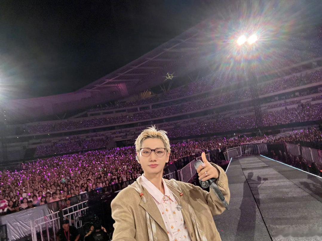 汪苏泷演唱会合唱进化成这样了吗谁能不惊叹汪苏泷演唱会的大合唱！全场歌声交织在一起